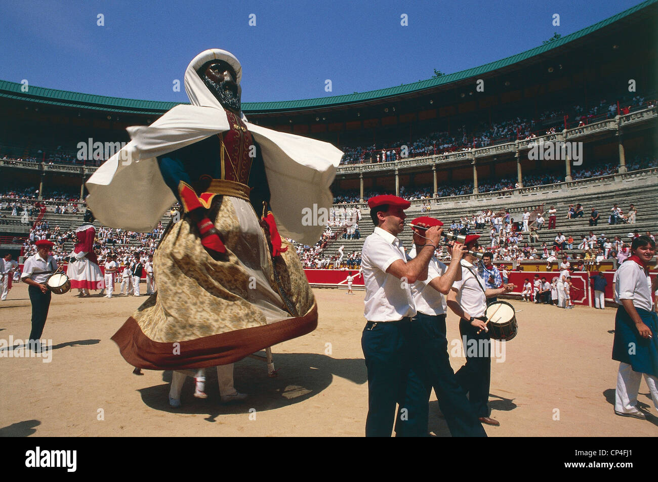 L'ESPAGNE, Navarre, la fête de San Fermin à Pampelune : le spectacle 'apparition de Gigantes y Cabezudos', FOLKLORE Banque D'Images