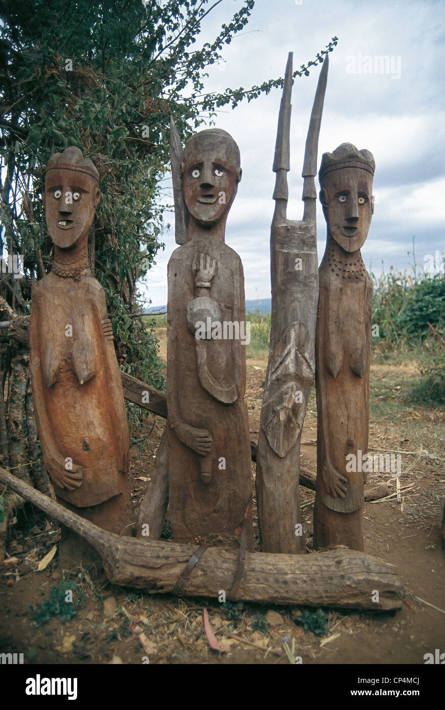 Éthiopie - Konso - autour de la Stèle funéraire de personnes ethniques Konso. Banque D'Images