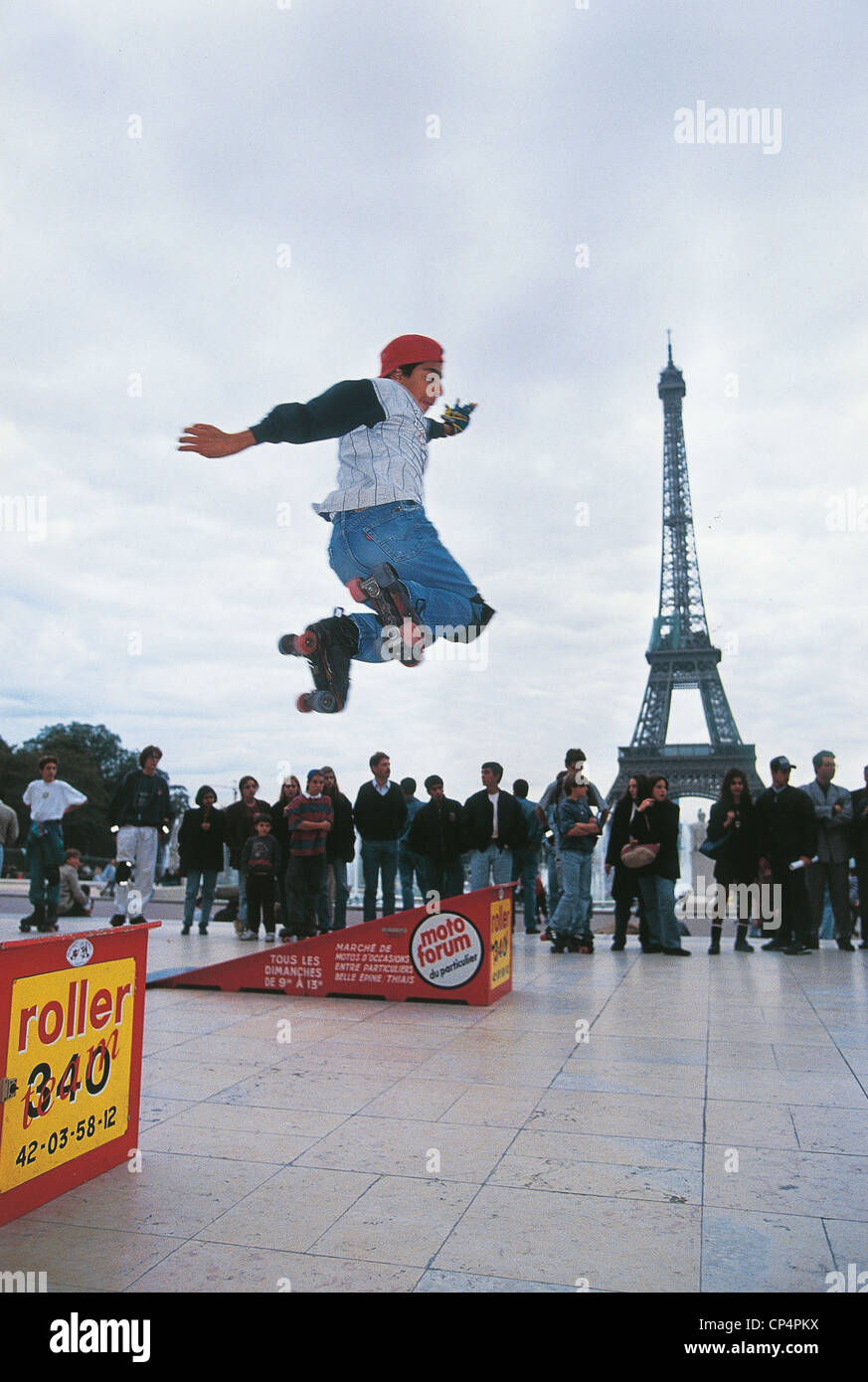 FRANCE PARIS TROCADERO roller Photo Stock - Alamy
