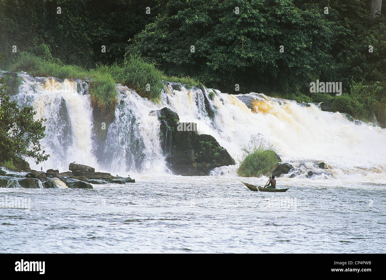 Cameroun - Région du Sud - Plus de Kribi. Le lobe de la rivière de la chute. Banque D'Images