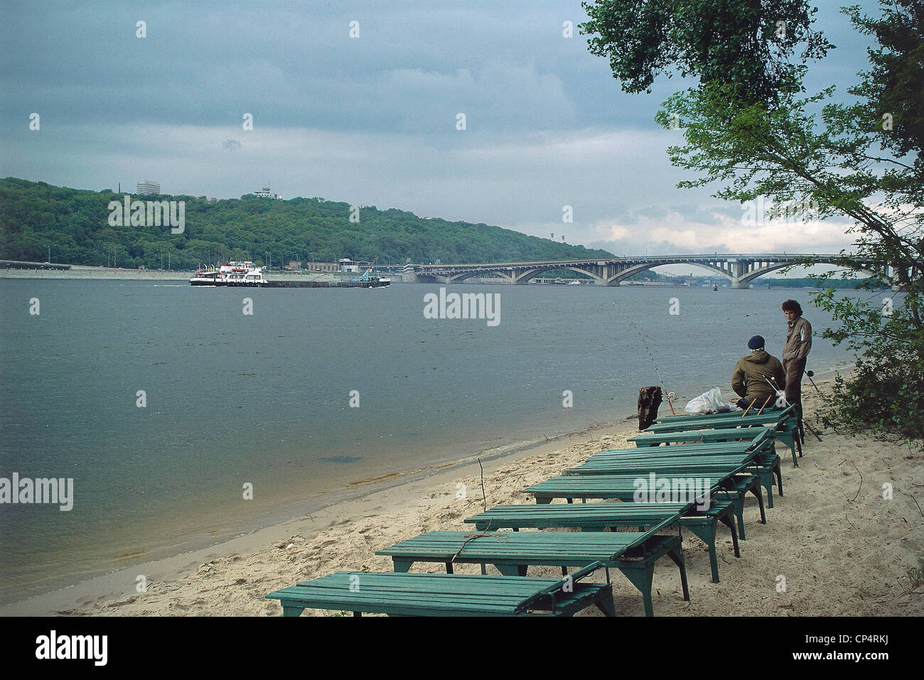 Ukraine - Kiev (Kiev) - le fleuve Dniepr (Dnipro) à l'extérieur de la ville Banque D'Images