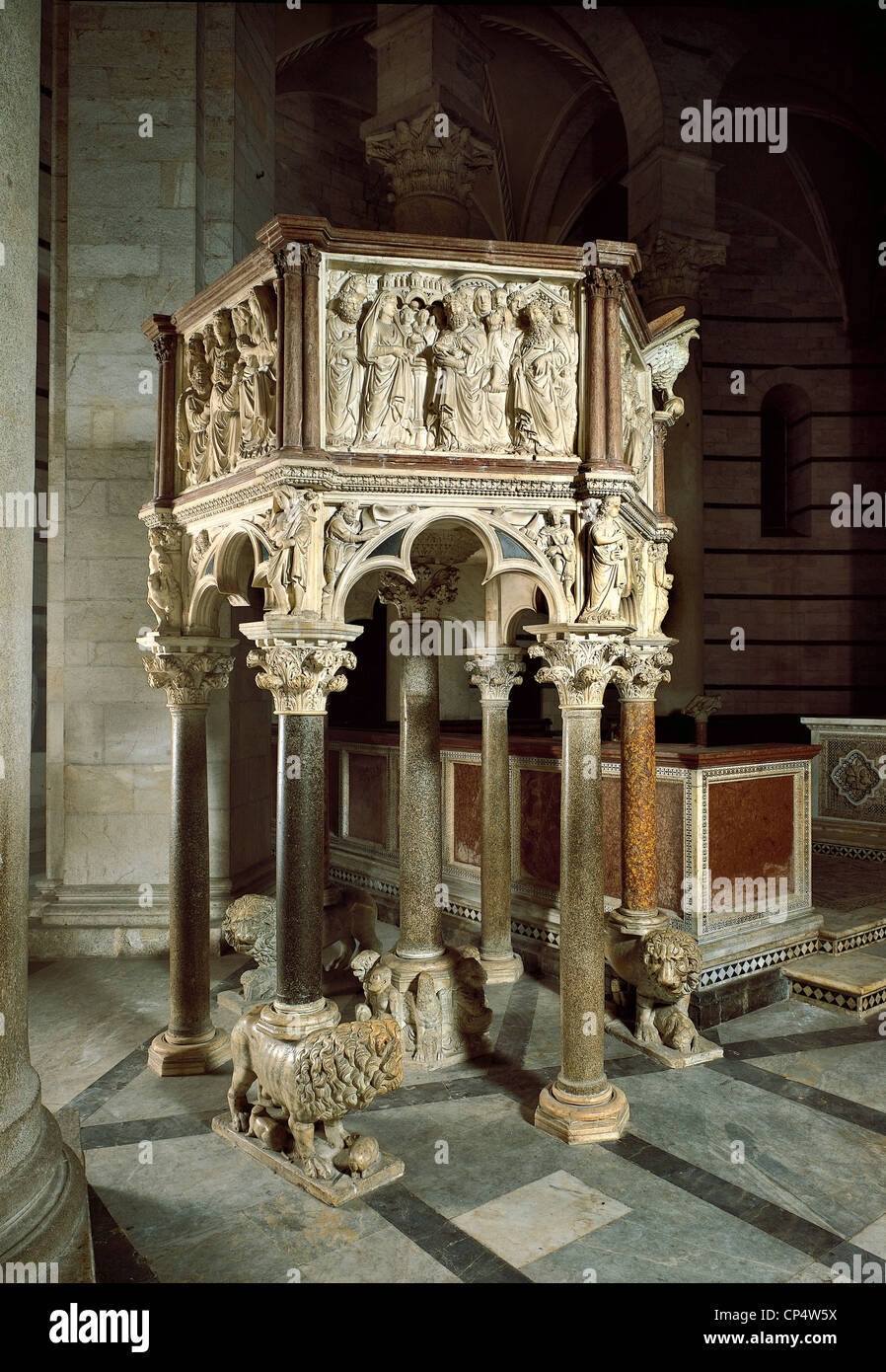 Toscane - Pise, la Piazza dei Miracoli (Site du patrimoine mondial par l'UNESCO, 1987) - Le Baptistère. Nicola Pisano (1215-1284), Chaire, 1260. Banque D'Images