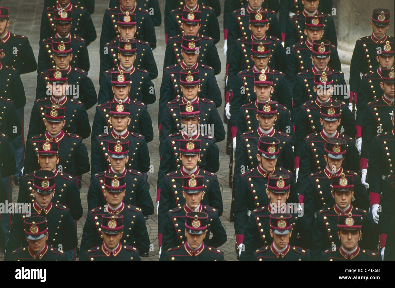 L'Émilie-romagne Modena Palazzo Ducale ACADÉMIE MILITAIRE À LA PARADE AVEC LES ÉLÈVES EN uniformes historiques 40 Banque D'Images