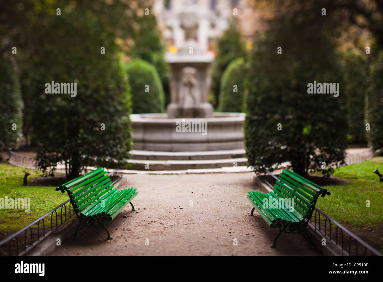 Espagne, Madrid, Atocha, Centro de Arte Reina Sofia museum, vue sur cour, defocused Banque D'Images
