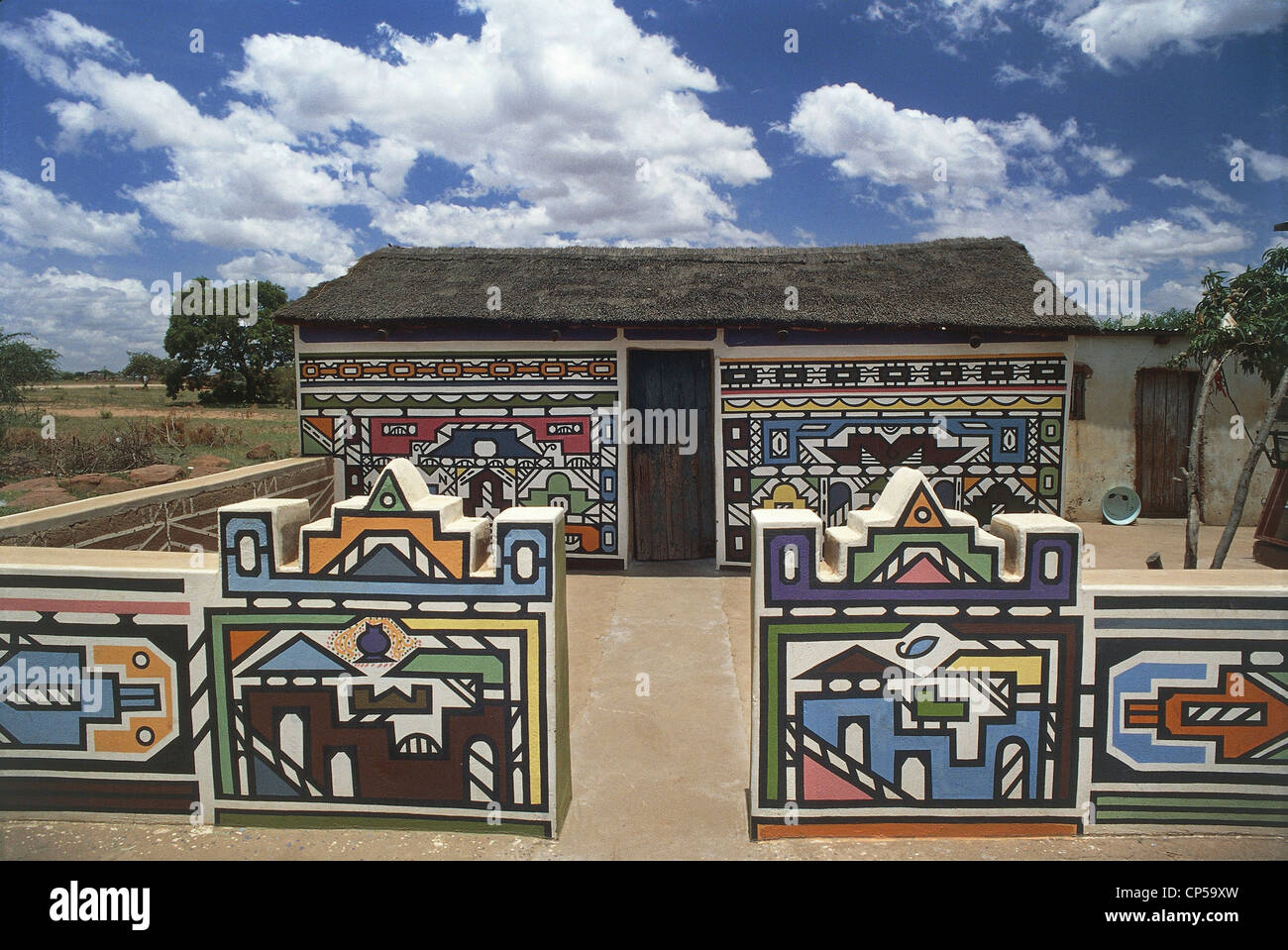 Afrique du Sud - Village Ndebele. Maisons peintes. Banque D'Images