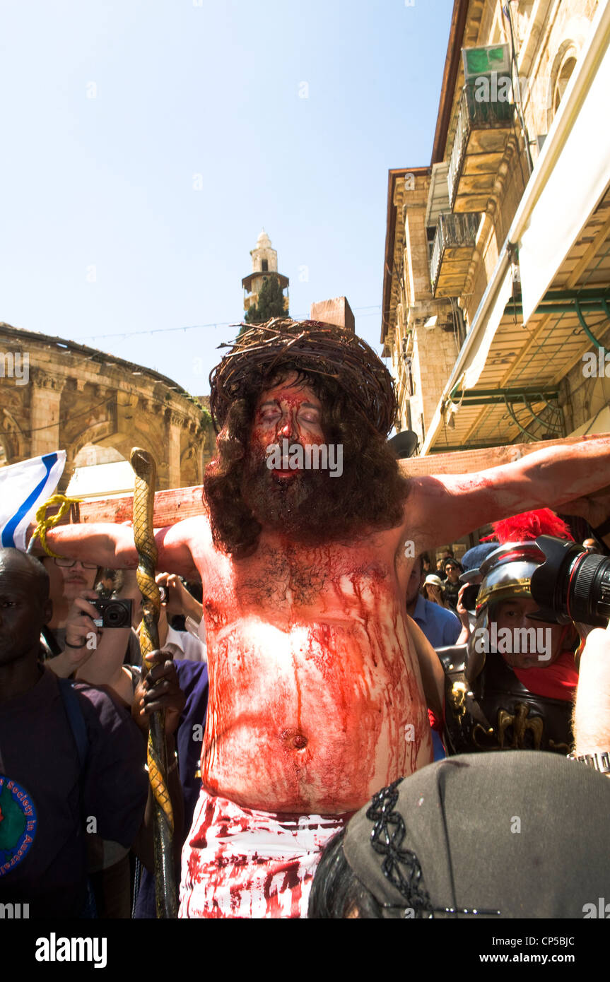 'Jésus est crucifié à la Via Dolorosa dans la vieille ville de Jérusalem. Banque D'Images