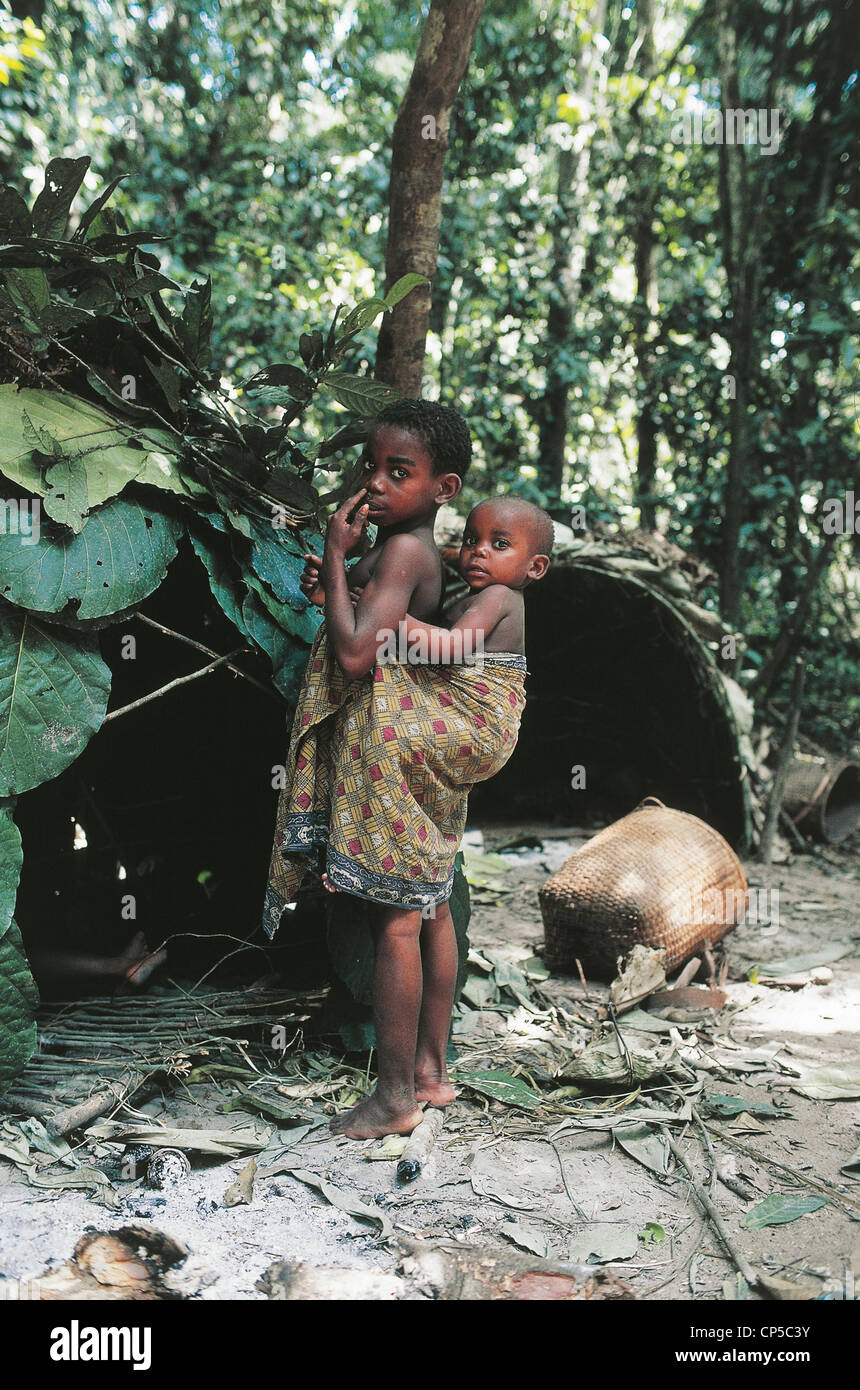 Les pygmées de la forêt d'Ituri au Zaïre Banque D'Images
