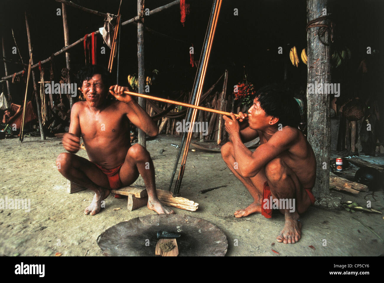Tribu amazonienne Yanomami DU VENEZUELA INDIOS 'MAJECODOTORI Banque D'Images