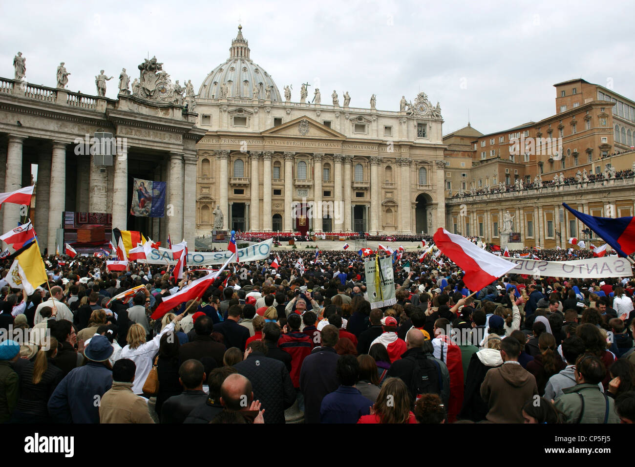 Vatican xxie siècle - le 8 avril 2005. Funérailles du Pape Jean-Paul II. De fidèles Banque D'Images