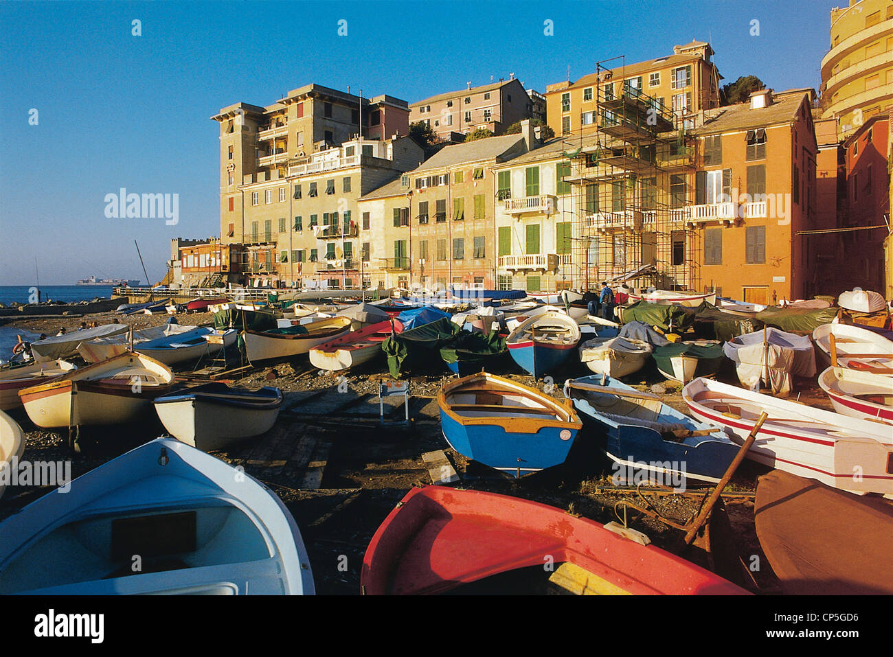 LIGURIAGENOVA LA PLAGE DE PÊCHEURS Vernazzola Banque D'Images