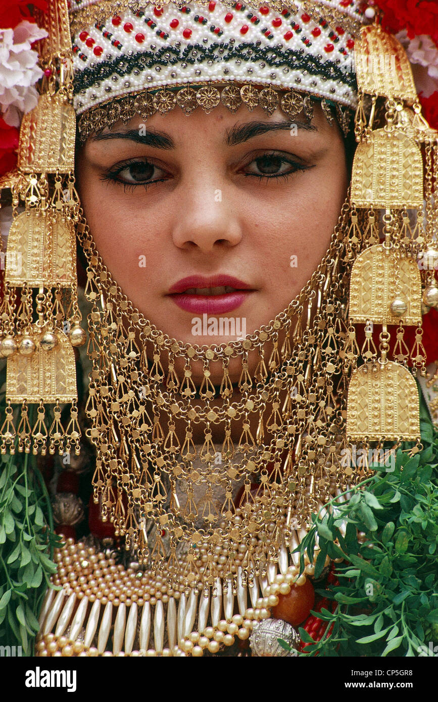 Israël - mariée yéménite avec coiffe et bijoux traditionnels. Banque D'Images