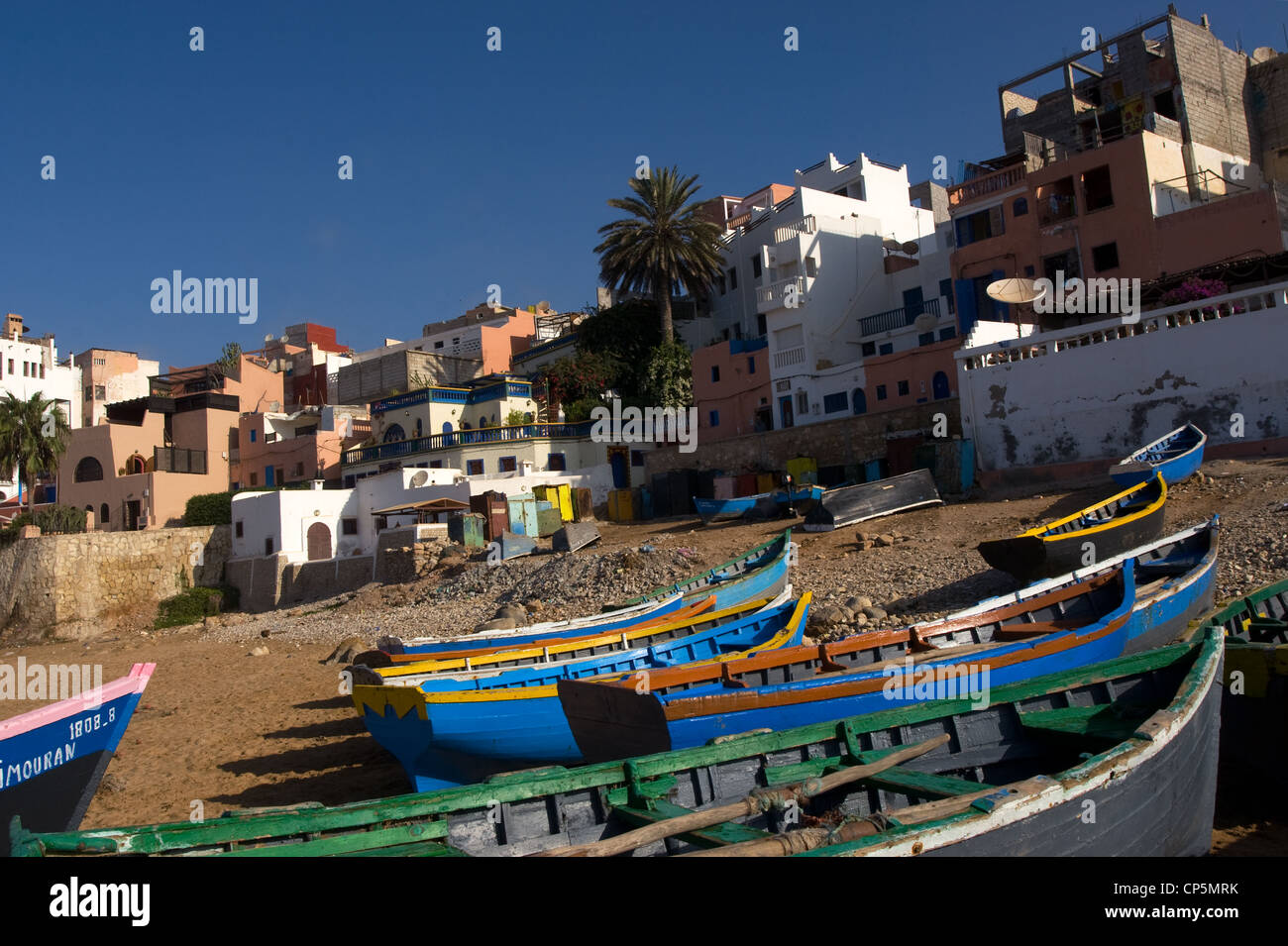 Bateaux de pêche sur la plage à Taghazout, Côte Atlantique, Maroc Banque D'Images