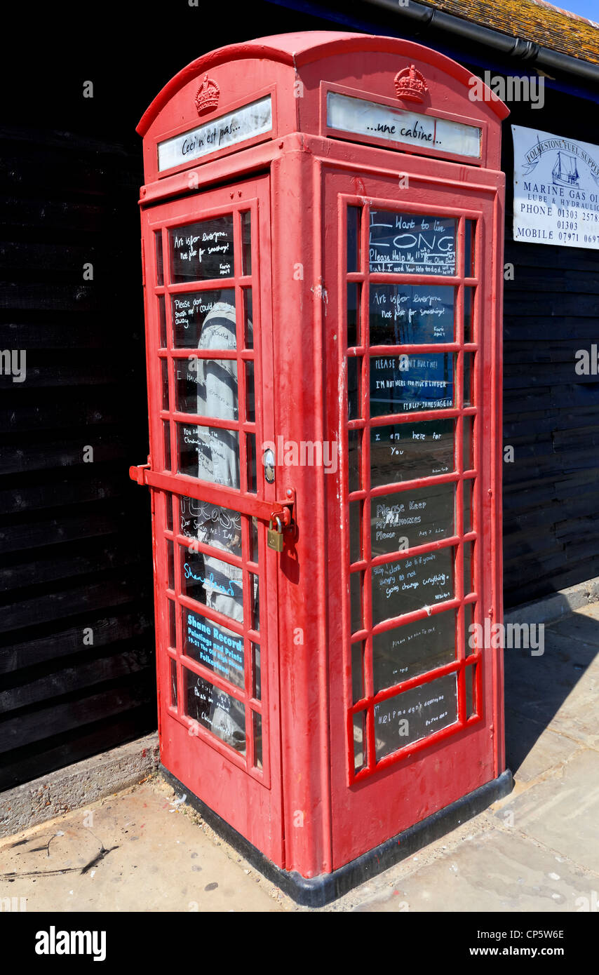 3815. Boîte de téléphone que l'art, le port de Folkestone, Kent, UK Banque D'Images