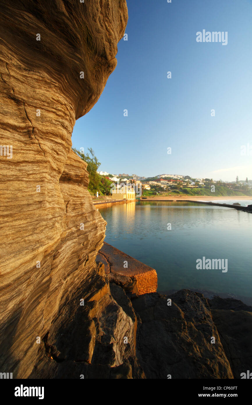 Falaises de grès du bassin de marée de Charlie, Thompson's Bay, Ballito sur la côte nord du Kwazulu Natal, Afrique du Sud Banque D'Images