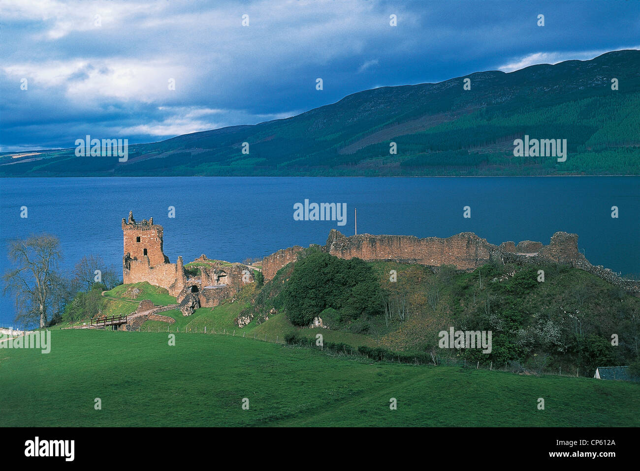 Royaume-uni - Ecosse - HIGHLANDS. Le Loch Ness, le château d'Urquhart Banque D'Images