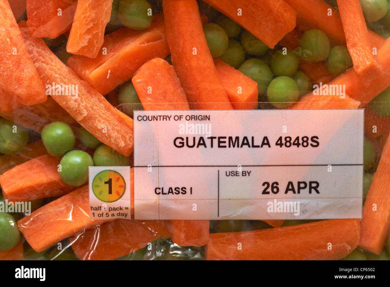 Paquet de carottes et de pois tranchés, pays du Guatemala produit original du Guatemala Banque D'Images