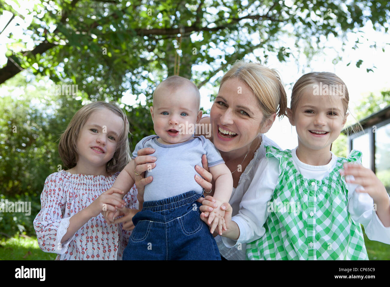 Germany, Bavaria, Munich, en jardin, smiling, portrait Banque D'Images