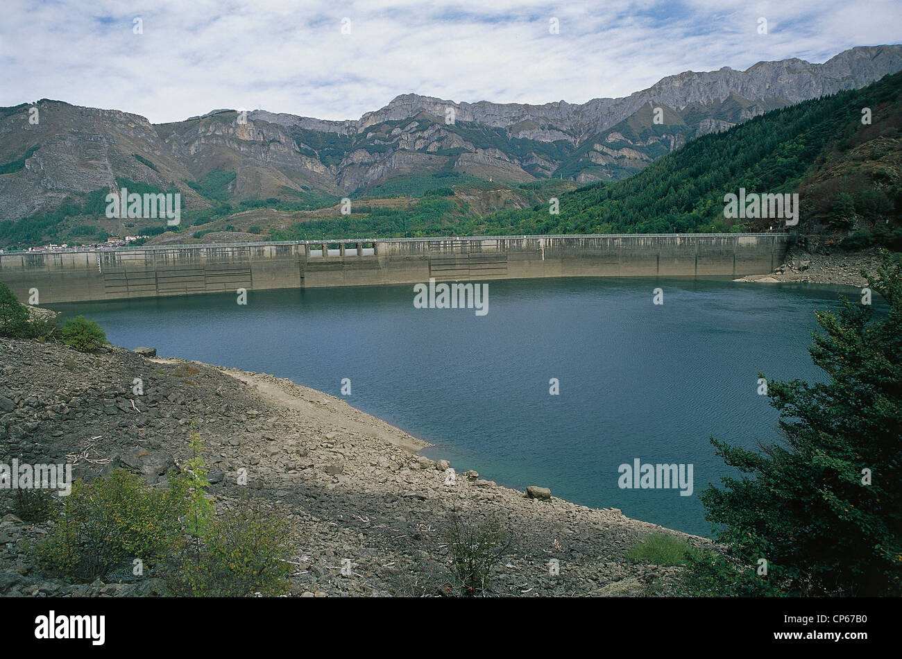 Piedmont - Parc Naturel des Alpes Maritimes - Valle Gesso - Barrage et lac de la plaque. Banque D'Images