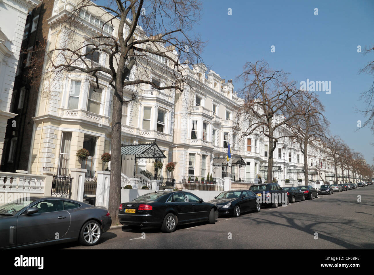Vue générale de l'impressionnant propriétés géorgiennes sur Holland Park, Kensington, London, UK. Banque D'Images