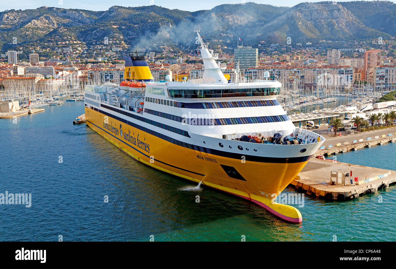 En ferry du port de Toulon, France. Banque D'Images