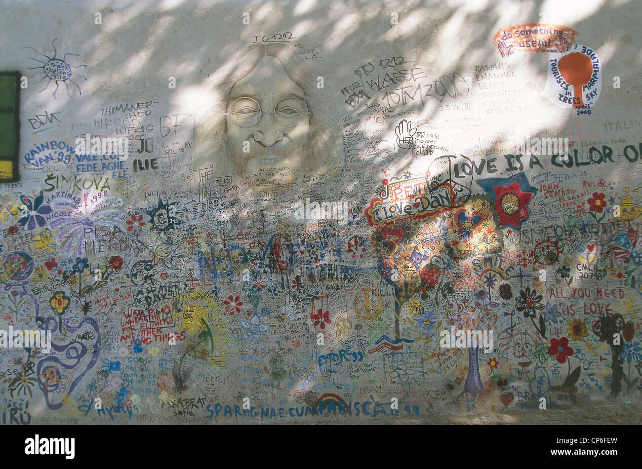 République Tchèque - Prague. Le mur dédié à John Lennon. Banque D'Images