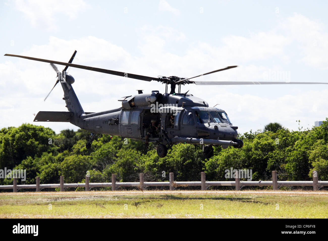 Air Force HH-60G Pave Hawk 26236 foret de sauvetage au cours de la NASA Banque D'Images