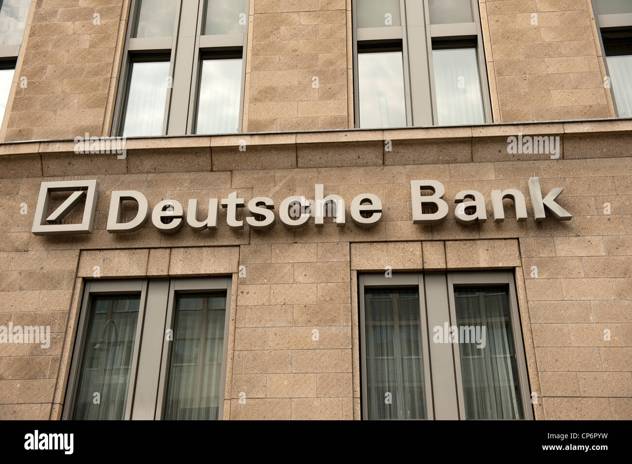 Logo de la Deutsche Bank Building Cologne Allemagne Europe E Banque D'Images