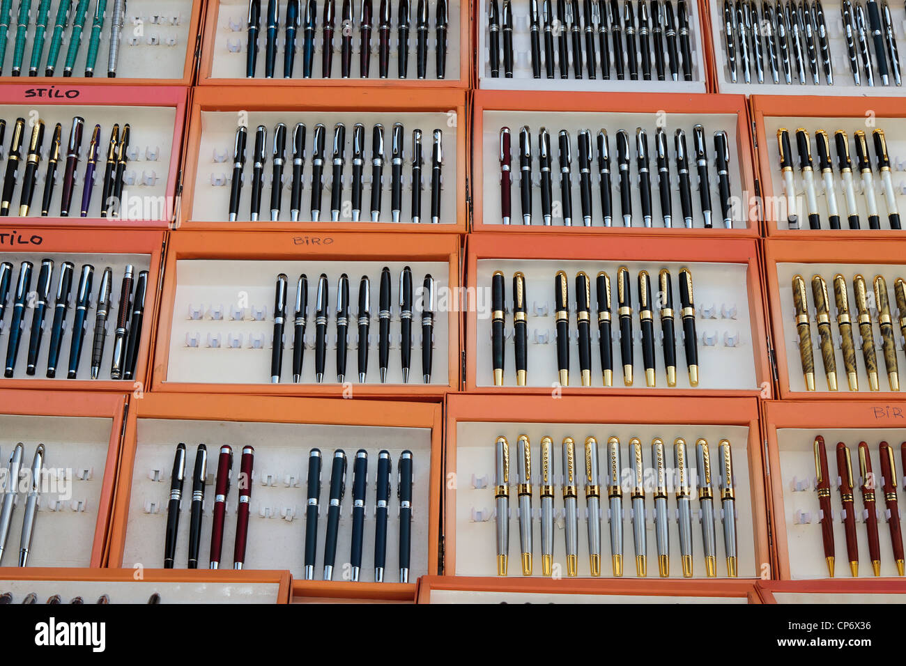 Collection de différents types de stylos Banque D'Images