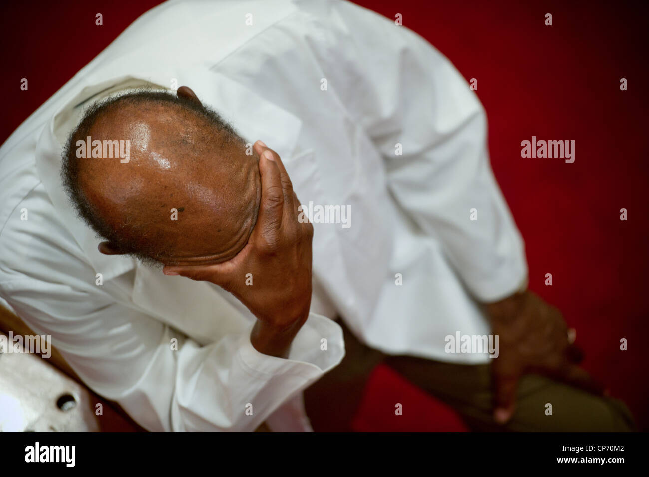 Les gens se réunissaient pour adorer le christianisme dans un camp américain de l'Afrique de l'église réunion Banque D'Images