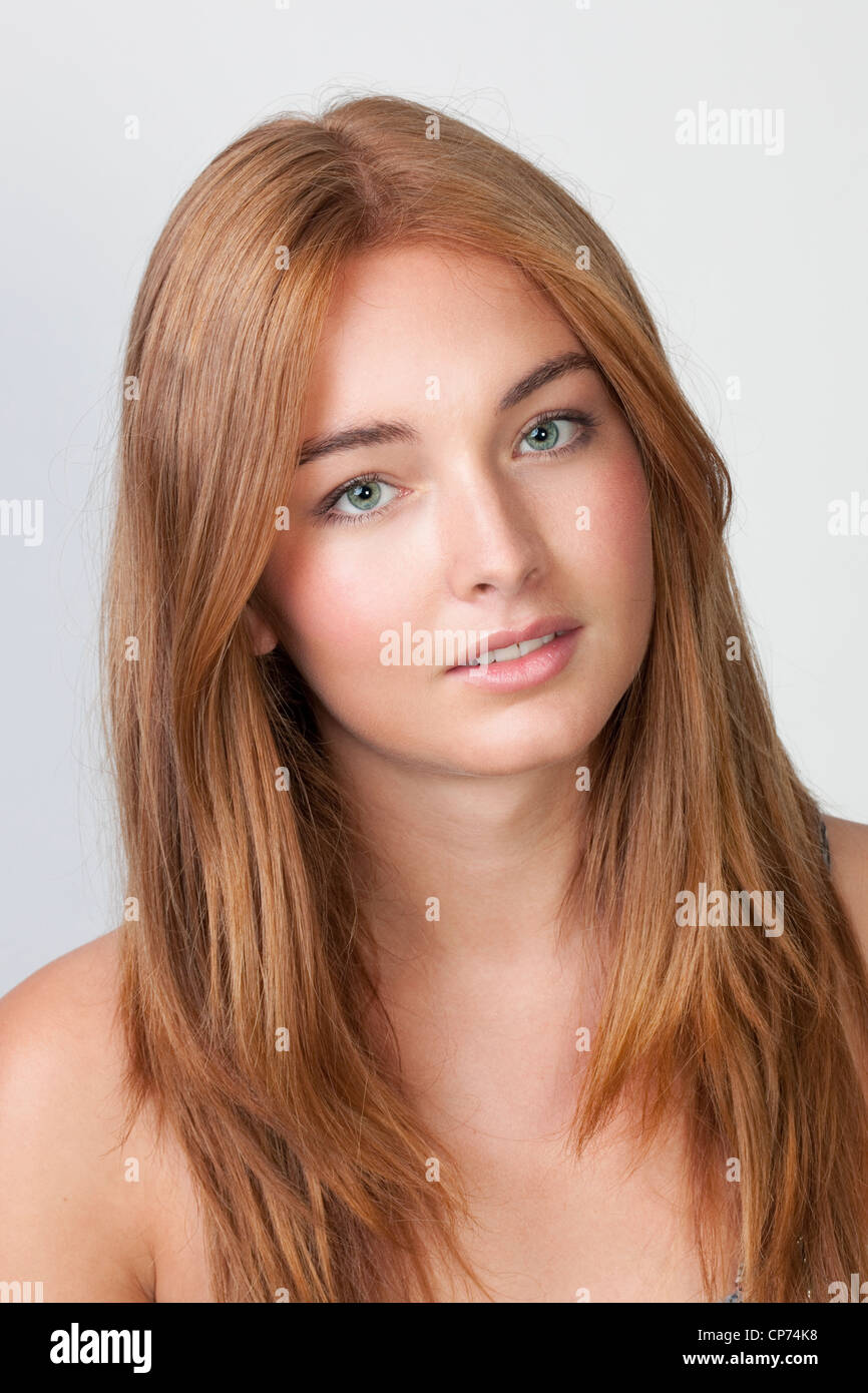 Head shot Studio d'une belle Rousse Banque D'Images