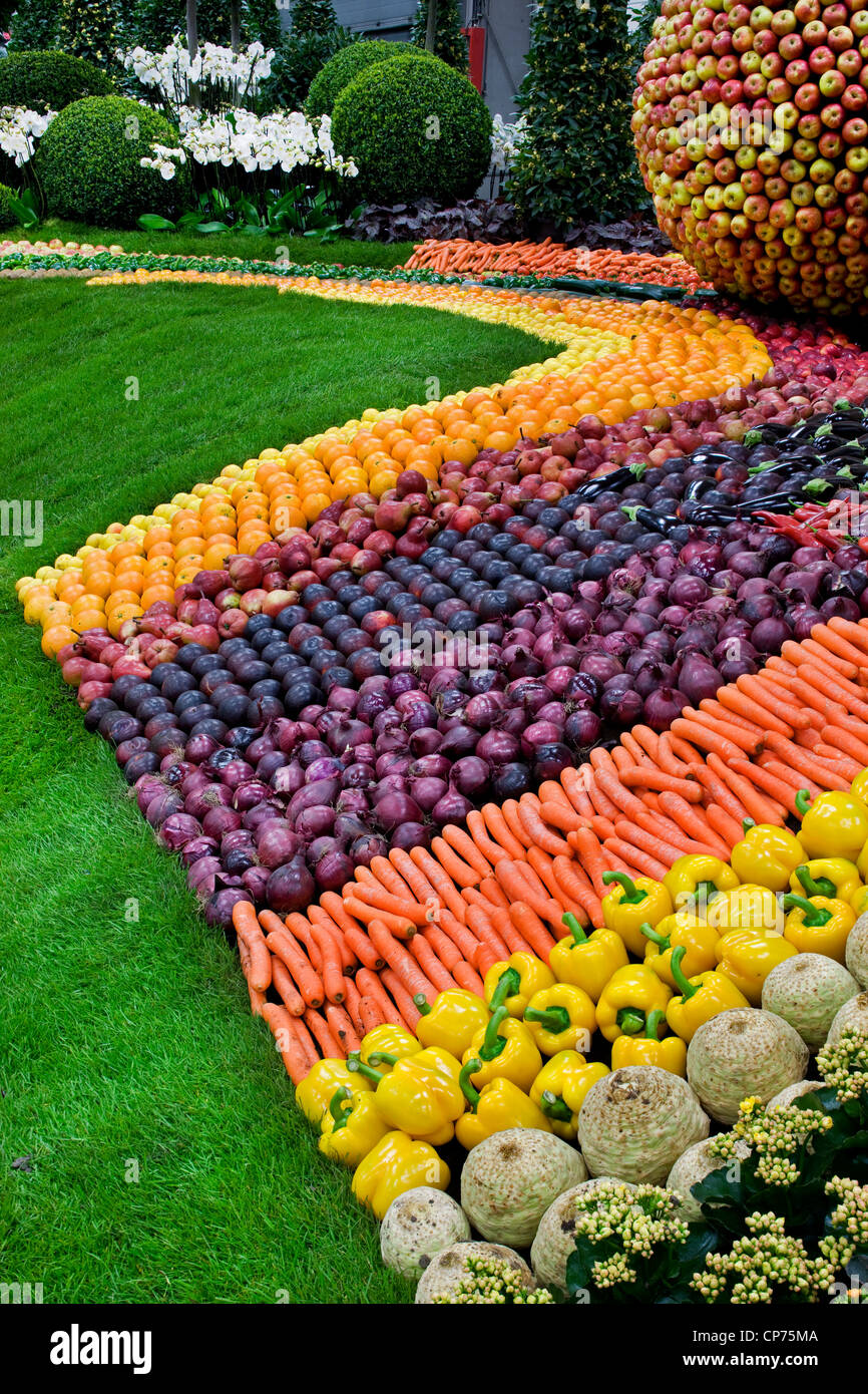 Rangées de fruits et des légumes colorés au show de fleurs et de plantes expositions au Floralies de Gand en 2010 Flanders Expo, Belgique Banque D'Images