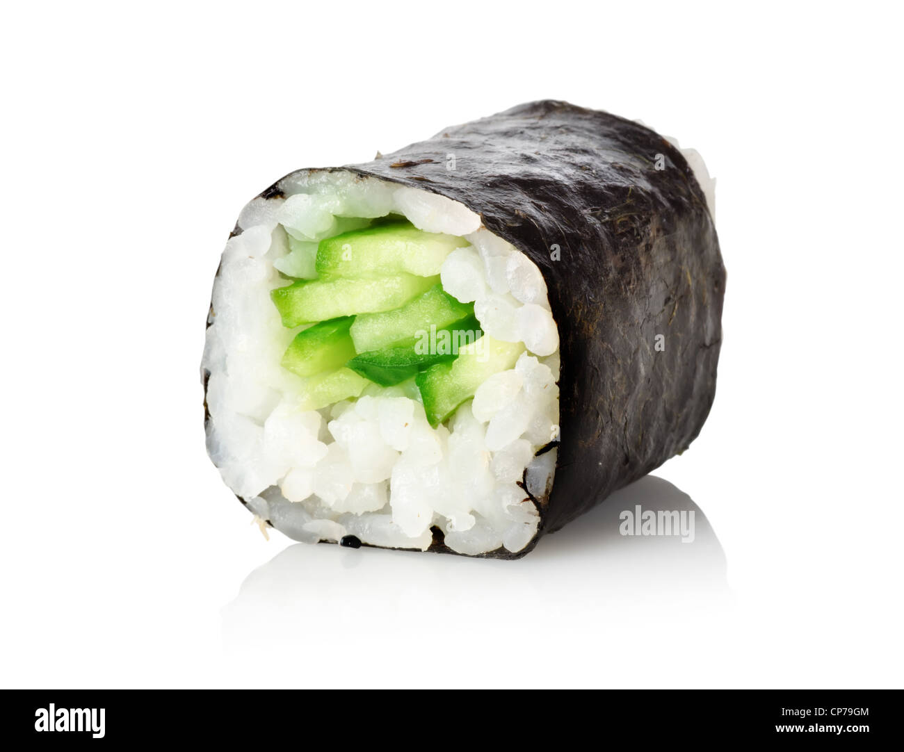 Sushi avec un concombre isolé sur fond blanc Banque D'Images