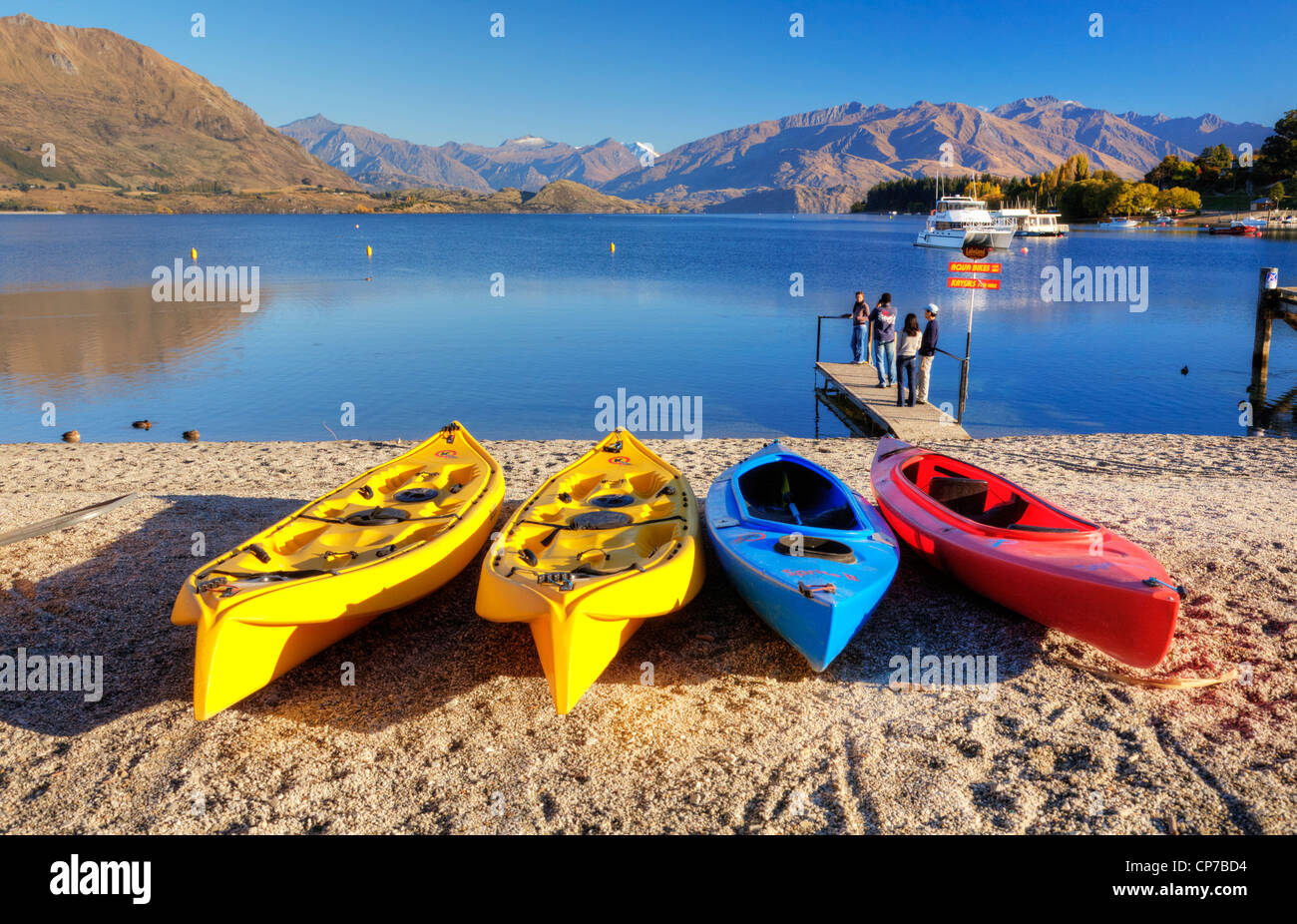 Location de kayaks au lac Wanaka, Otago, Nouvelle-Zélande. Banque D'Images