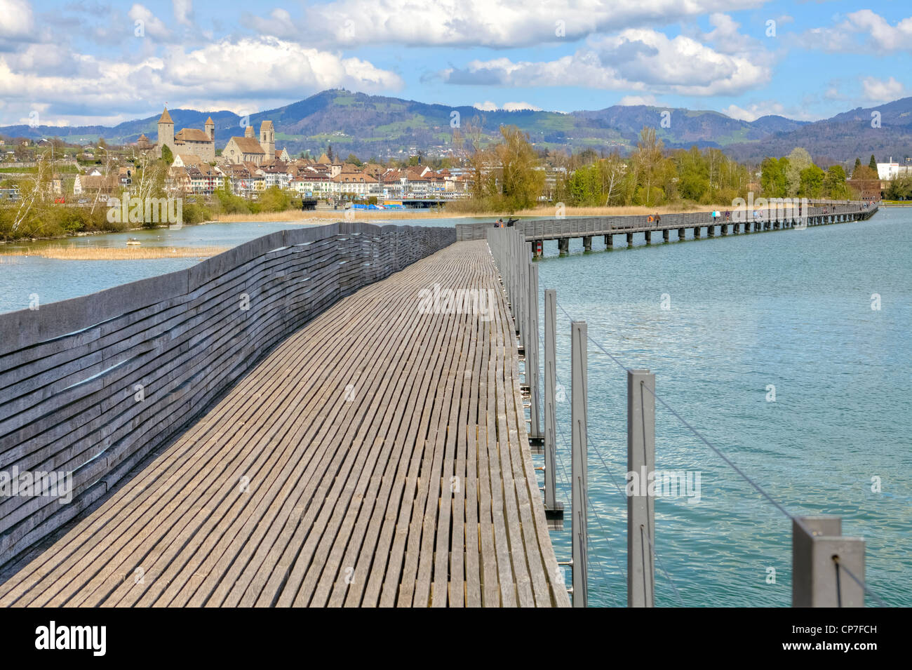 Pont en bois, Rapperswil-Hurden Upper Lake, Saint-Gall, Suisse Banque D'Images