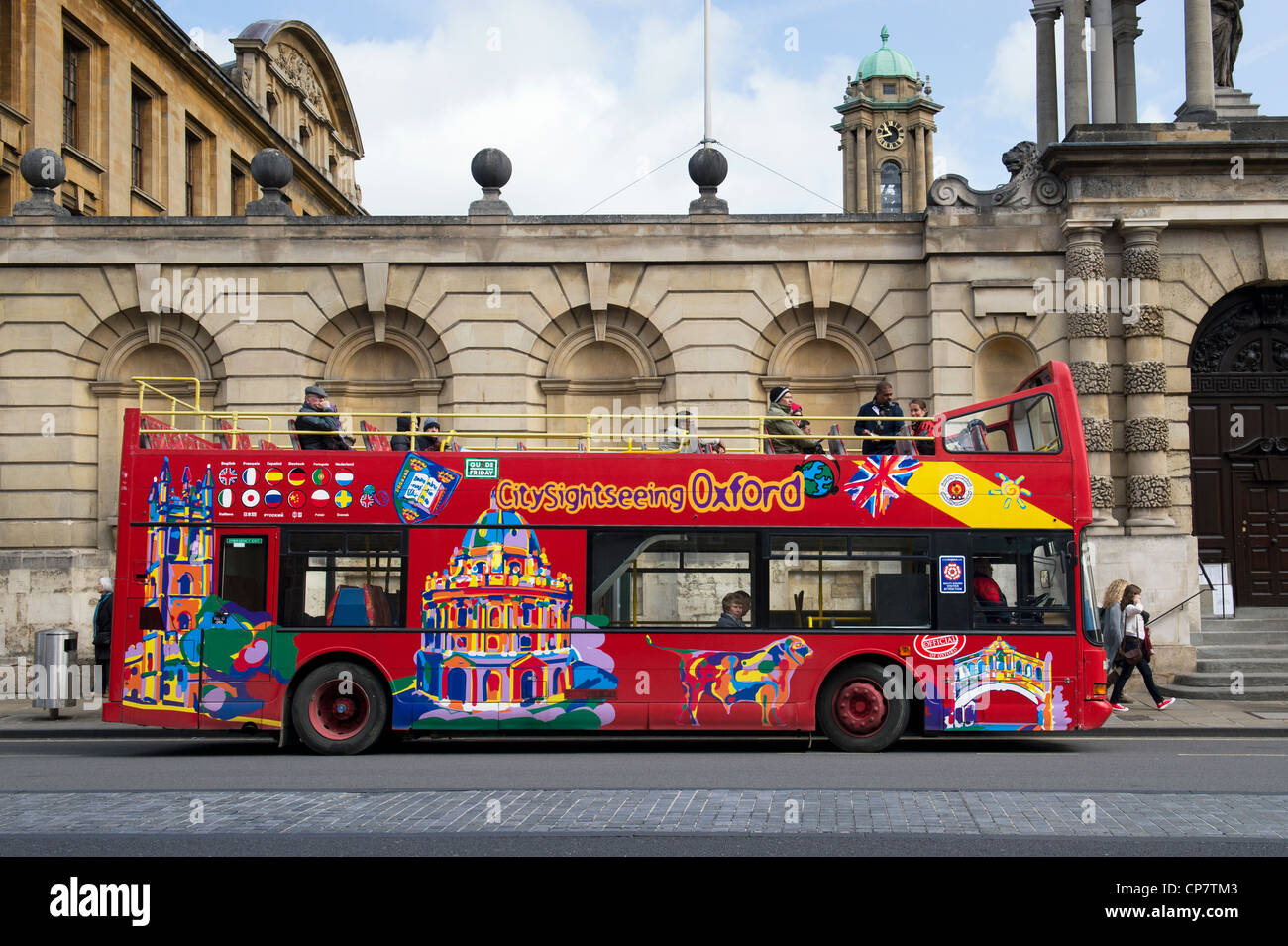 Visite guidée d'Oxford bus en face du Queens College, Oxford, Angleterre Banque D'Images