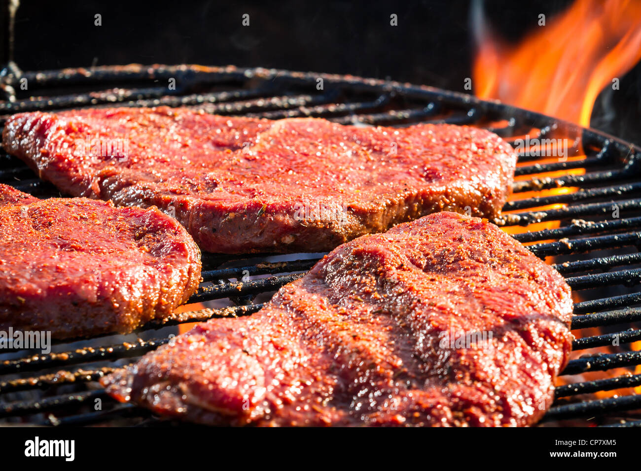 Le steak grillé au feu grill Banque D'Images