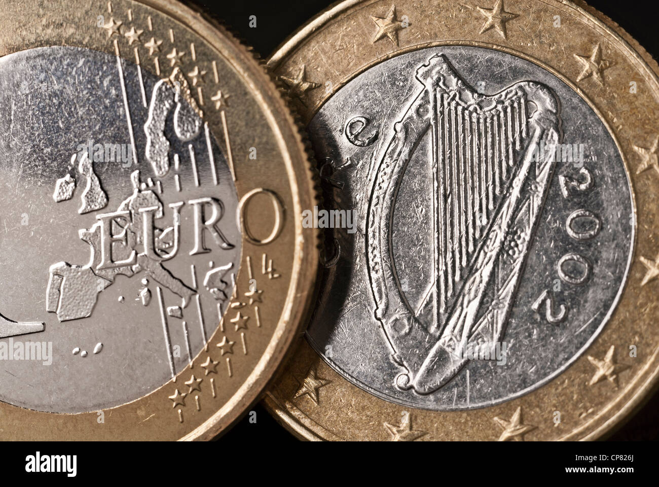 Avant et l'arrière d'une pièce de monnaie en € irlandais close up. Banque D'Images