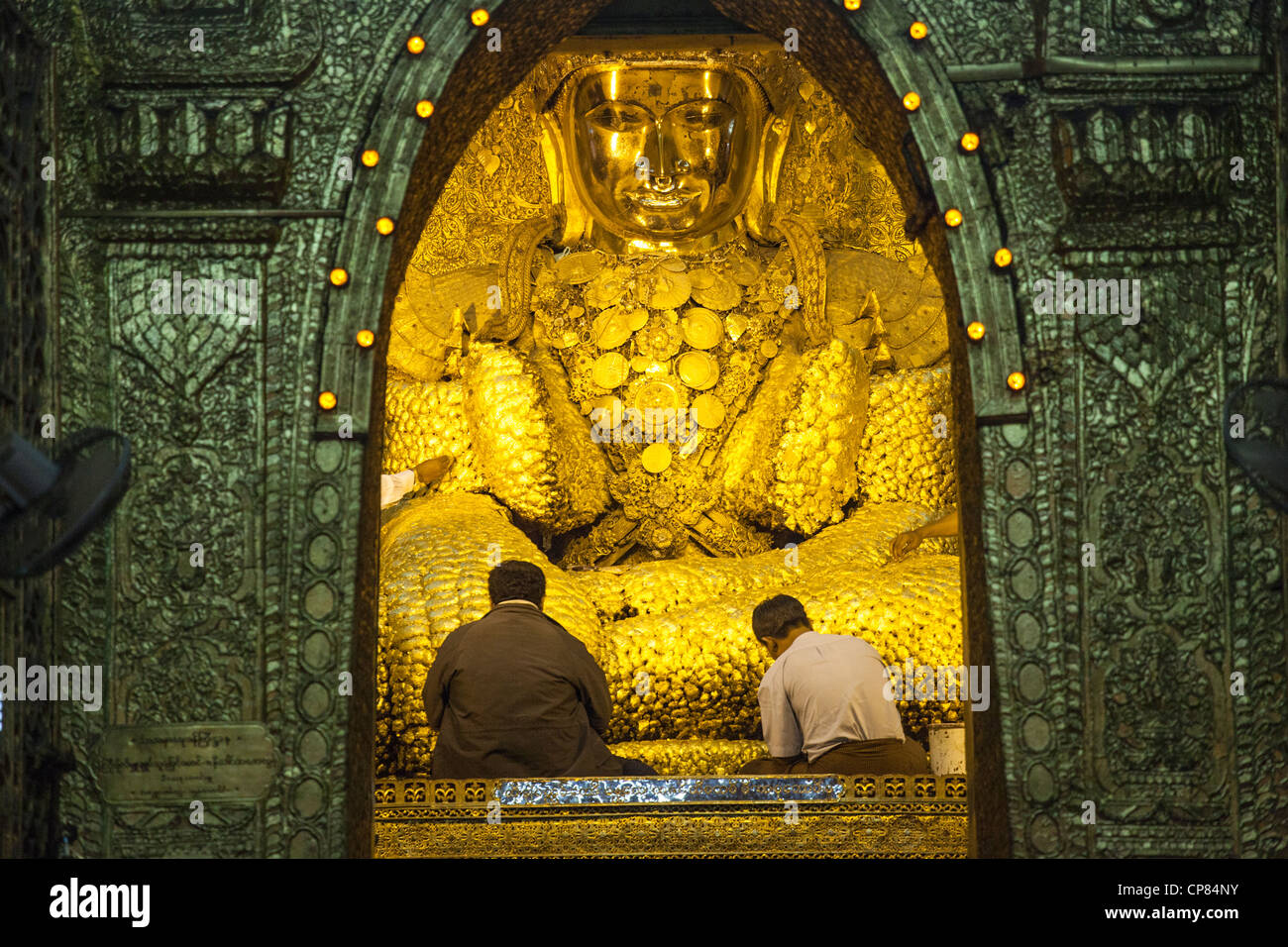 Paya Mahamuni Temple bouddhiste à Mandalay Myanmar Banque D'Images