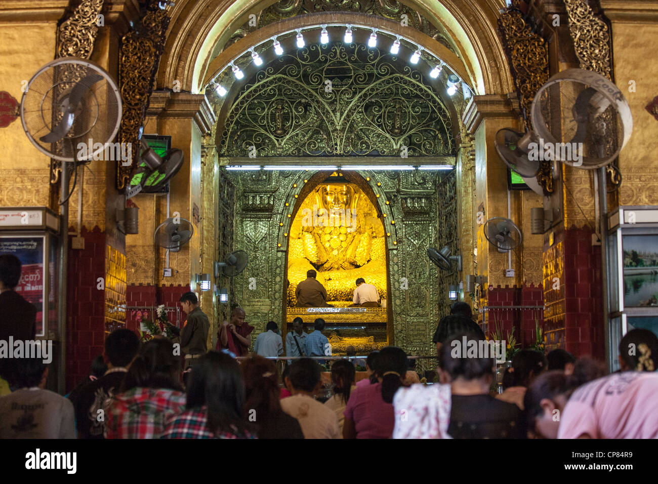 Paya Mahamuni Temple bouddhiste à Mandalay Myanmar Banque D'Images