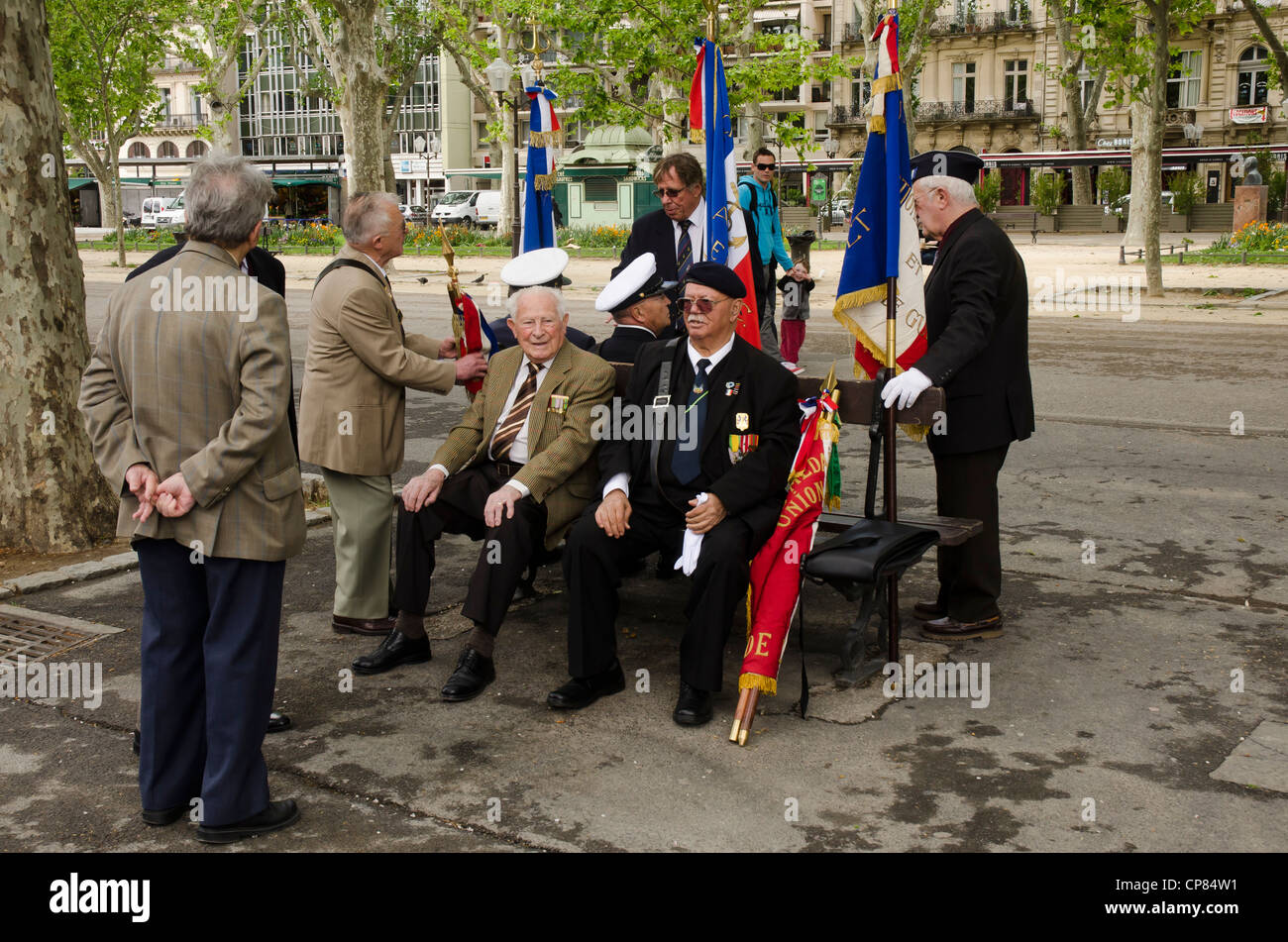 Anciens combattants de la Seconde Guerre mondiale avant l'assemblage d'une cérémonie à Montpellier le 29 avril 2012. Banque D'Images