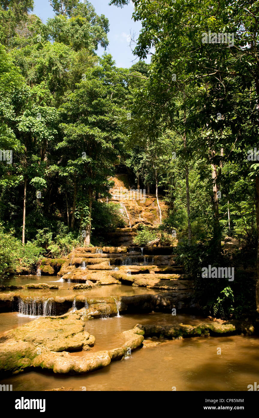 Charoen Namtok Pha, une cascade dans le Parc National de Namtok Pha Charoen, Thaïlande Banque D'Images