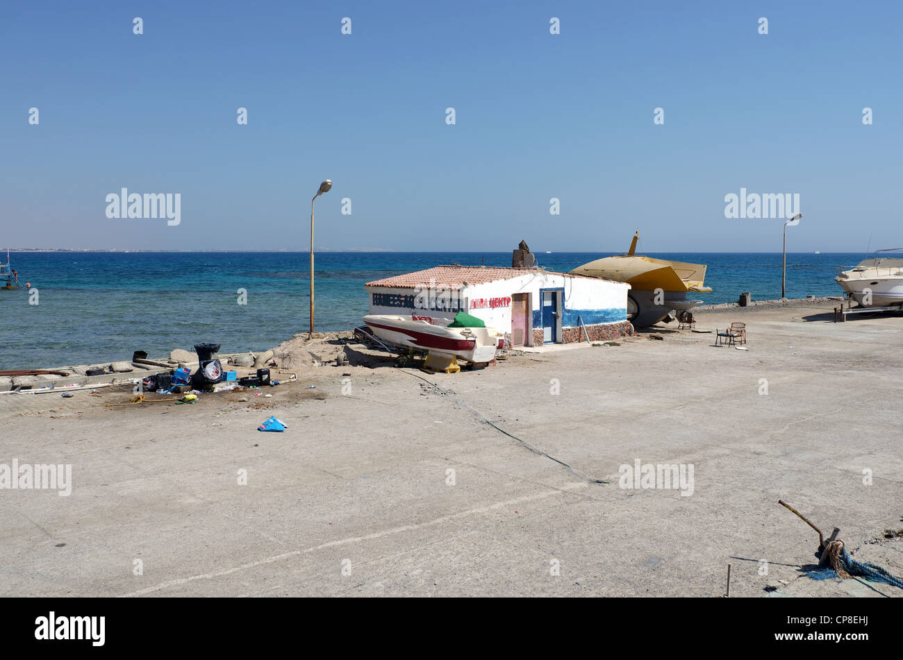 Pier avec structure. Mer Rouge, Hurghada, Egypte Banque D'Images