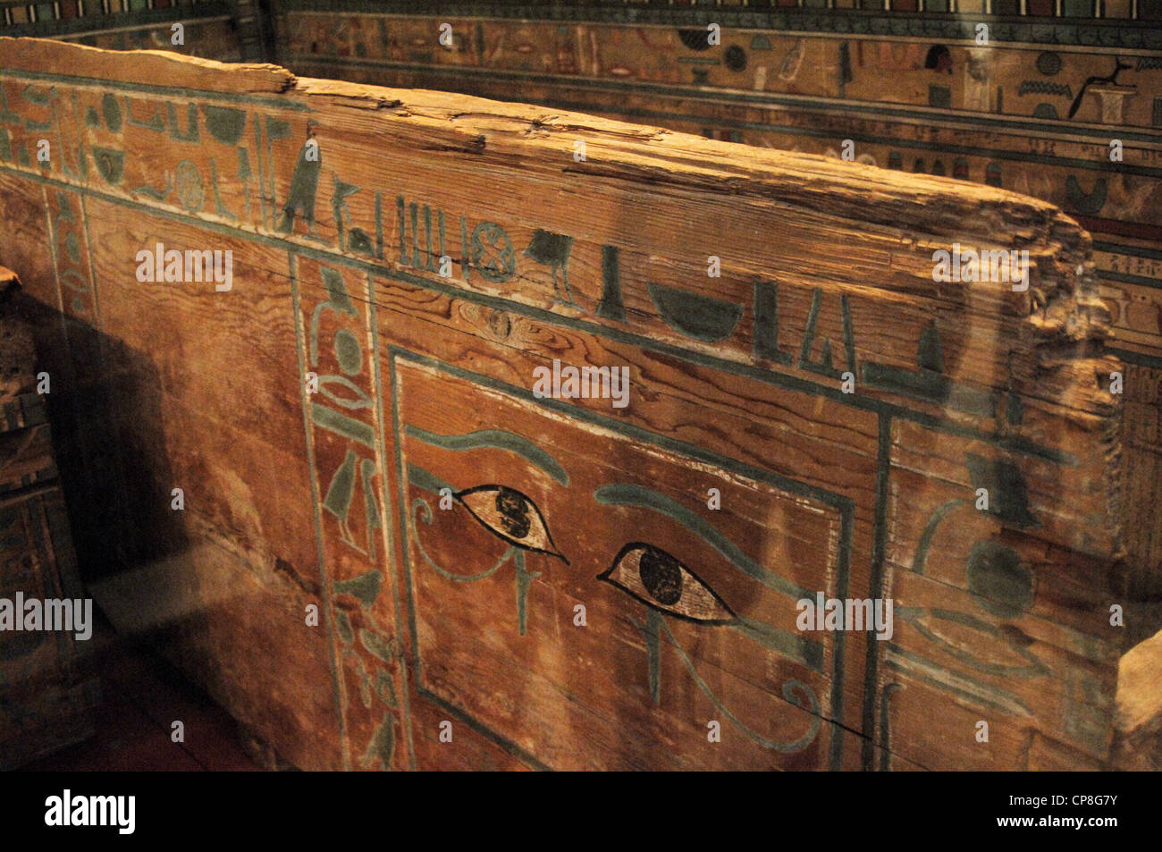 Cercueil de Gua. Bois de cèdre peint. De l'extérieur. Détail. De la tombe de Gua, à Deir el-Bersha. L'Égypte. Banque D'Images