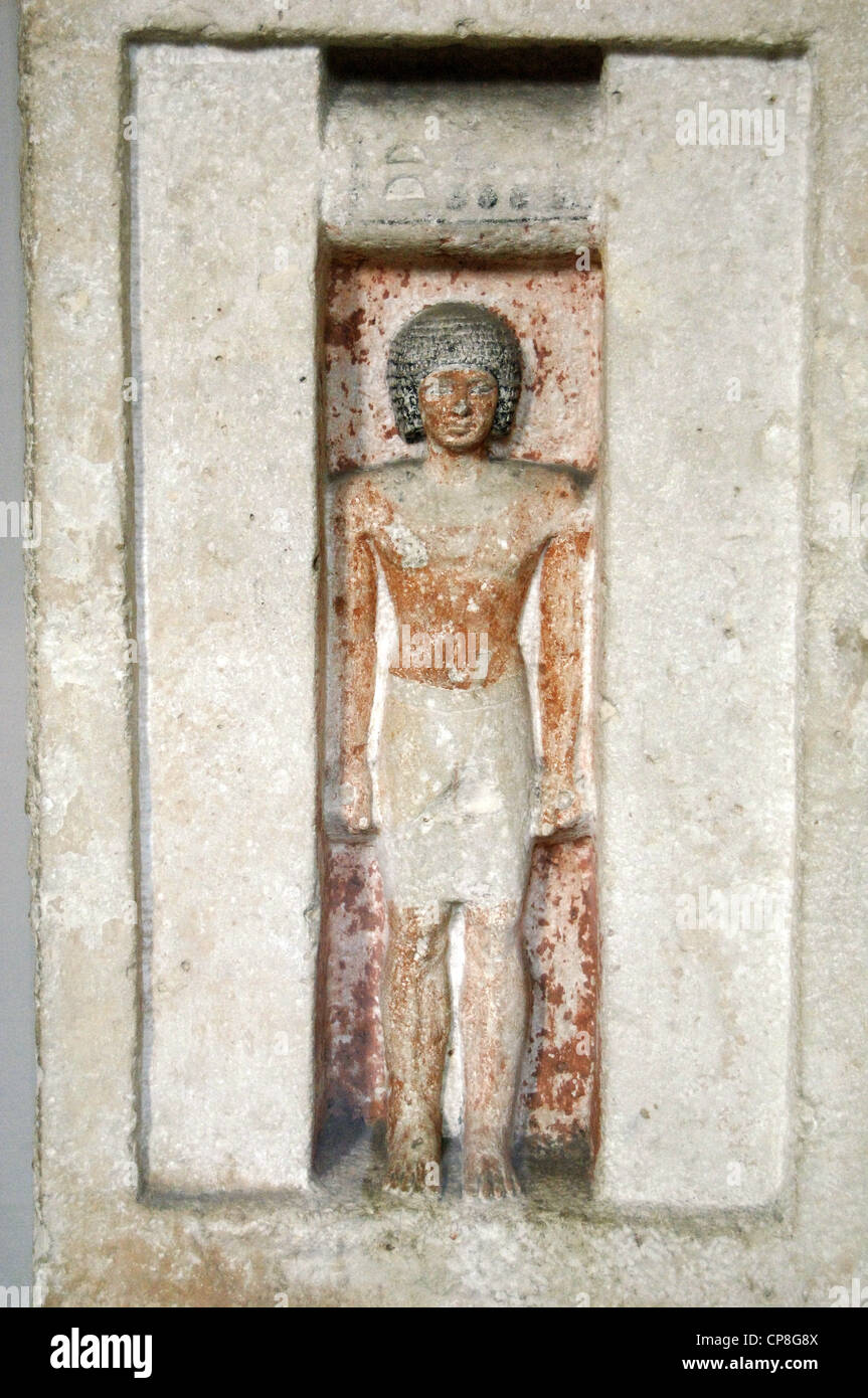 Fausse porte en calcaire de Bateti. 2400 BC. 5ème dynastie. Vieux Royaume. Banque D'Images