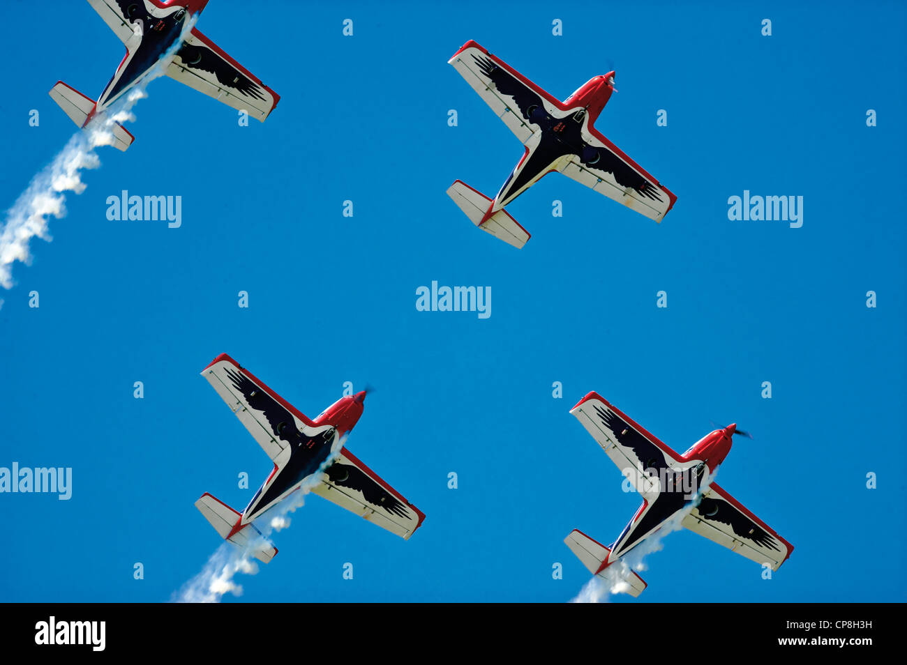 Europe Italie Piémont Turin 2009 Jeux de mots dans l'air des avions en vol de dessins à la fumée de couleur Banque D'Images