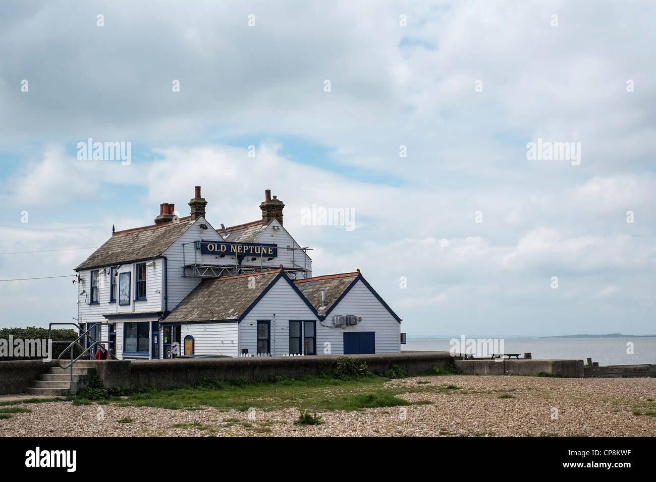 Le vieux Neptune Pub sur la plage, Whitstable, Kent, UK. Banque D'Images