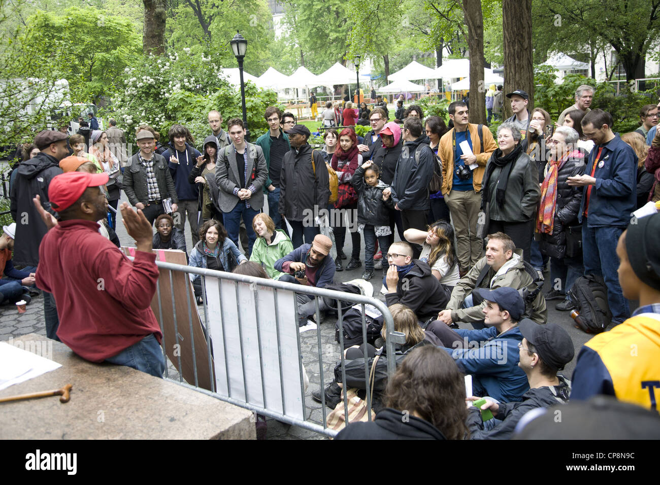 2012 : actions et événements Premier Mai dans les rues et parcs de PARIS. Université libre cours à Madison Sq. Park organisé par l'Occupant. Banque D'Images