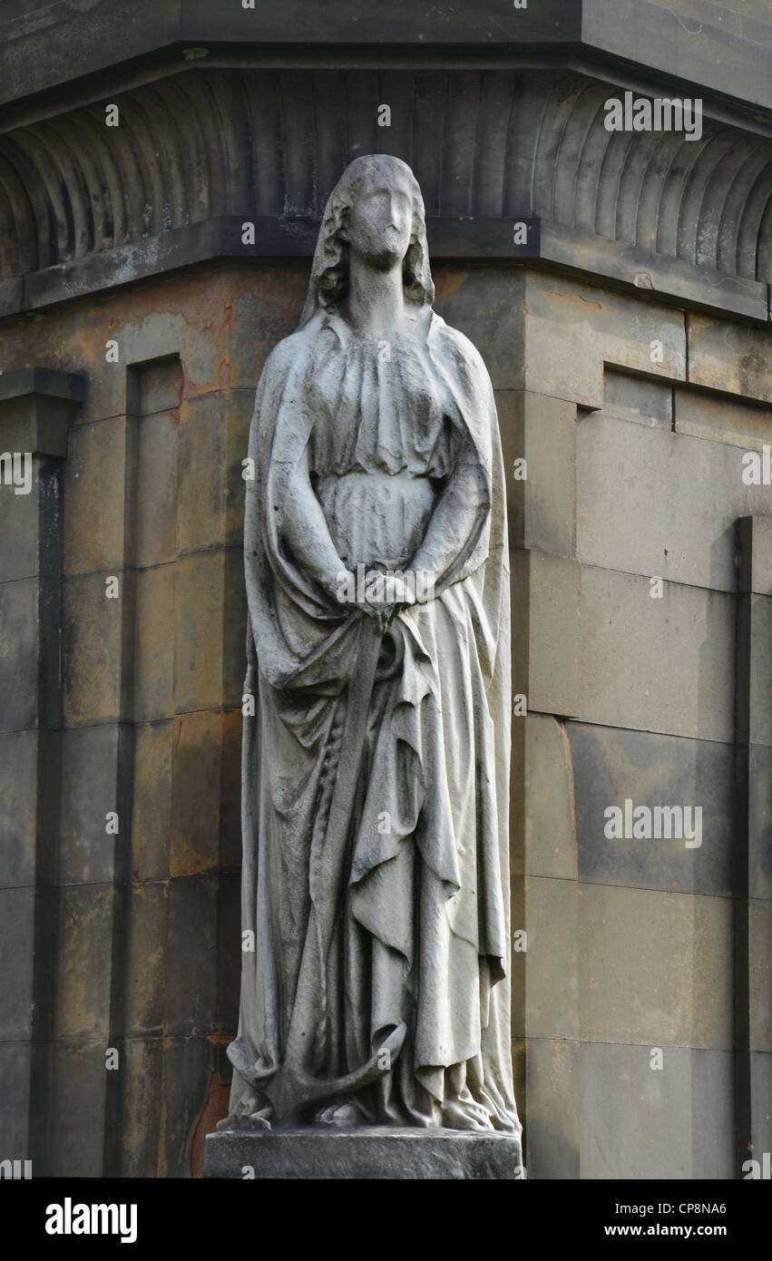 La figure de 'Hope' debout à l'extérieur du mausolée de John Houldsworth à la Nécropole à Glasgow. Banque D'Images