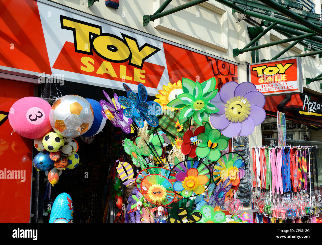 Une station magasin de jouets à Paignton, Devon, UK Banque D'Images
