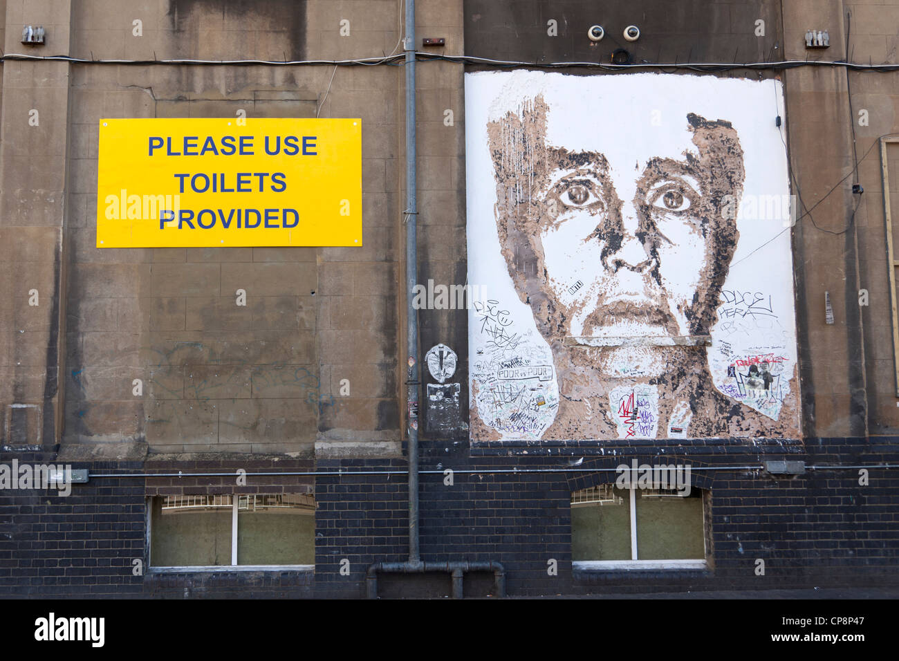 Street Art Par Alexandre Farto aka Vhils (), Dray à pied, Brick Lane, Londres, Angleterre, Royaume-Uni. Banque D'Images
